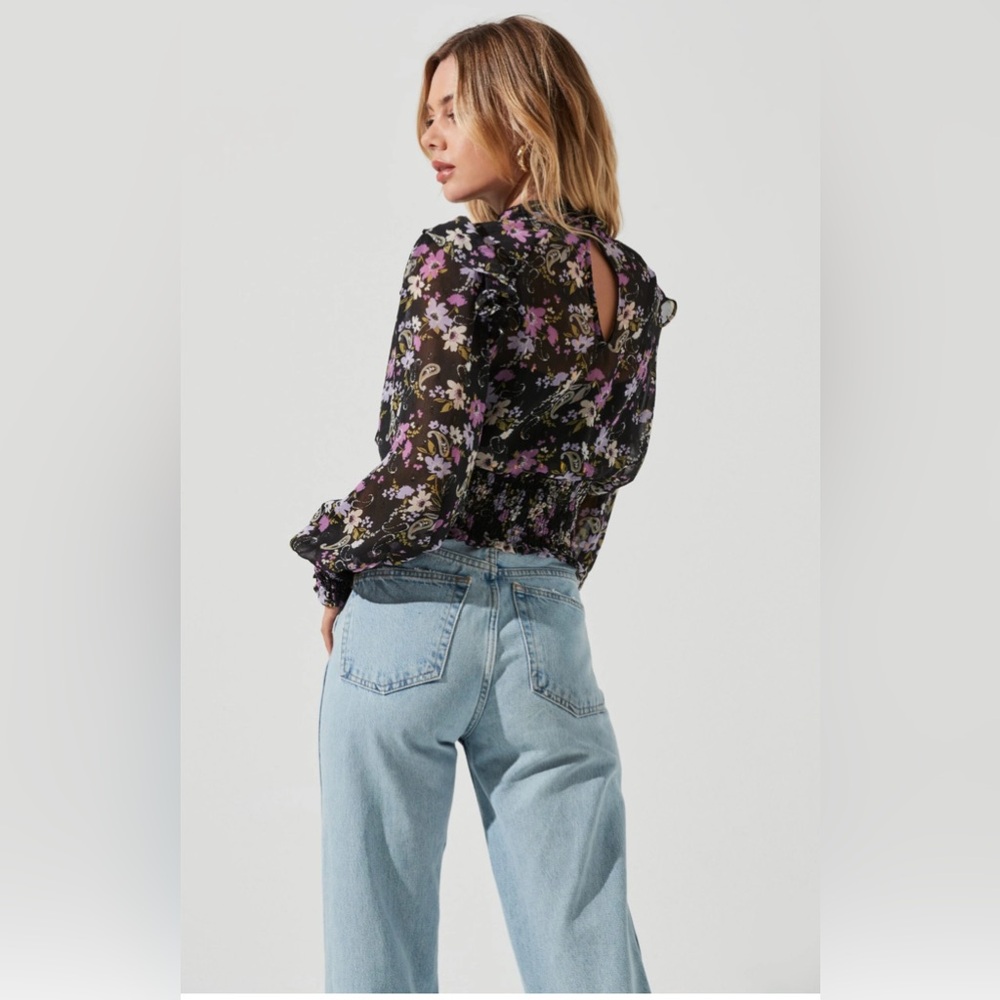 ASTR Floral Blouse Long Sleeve Ruffle Shoulder Black Purple Green Semi Sheer Med - Picture 3 of 14
